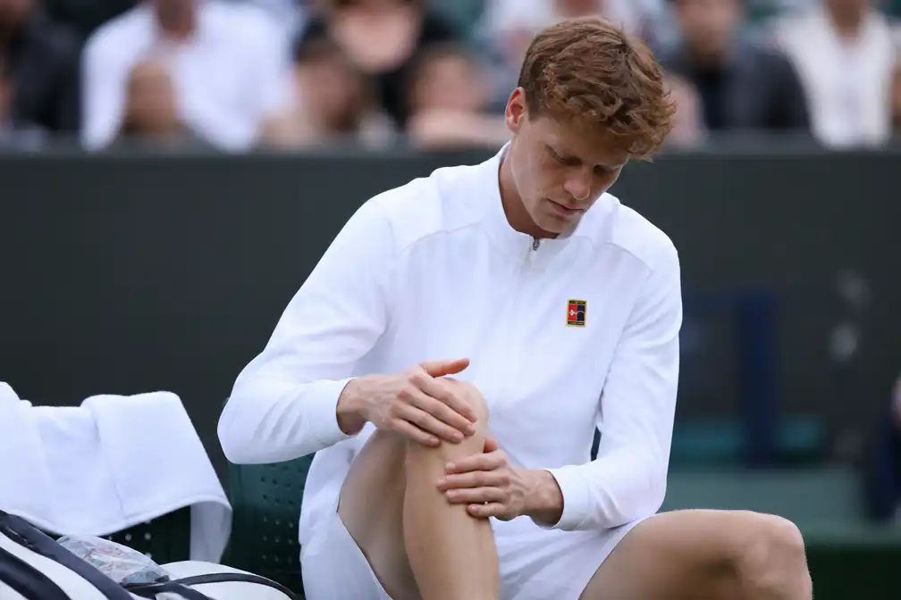 Sinner meldt zich af voor masterstoernooi in Shanghai door knieblessure