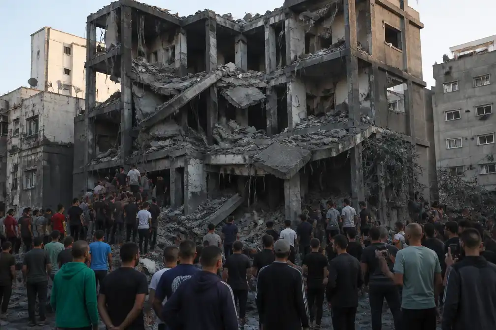 Israël valt flat in Gaza aan om Hamasleider Ali al-Amoudi te doden