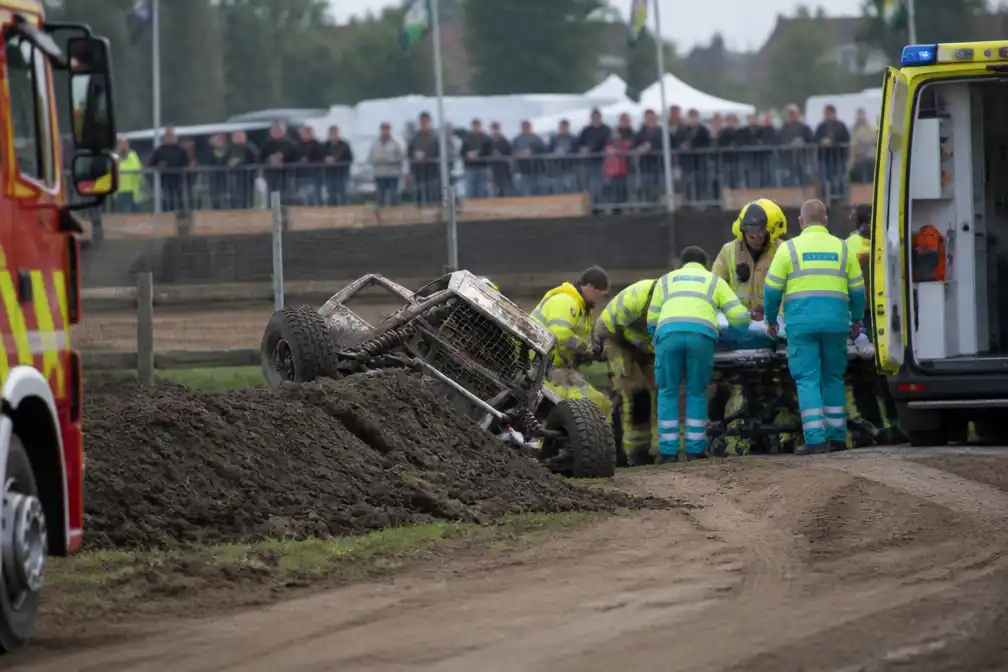 Twee zwaargewonden, één in levensgevaar, na ongeval bij autocross in Ingelmunster