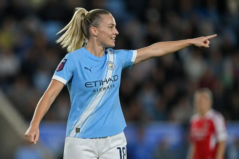 Casparij scoort met eerste balcontact bij 4-2 zege Manchester City op Arsenal