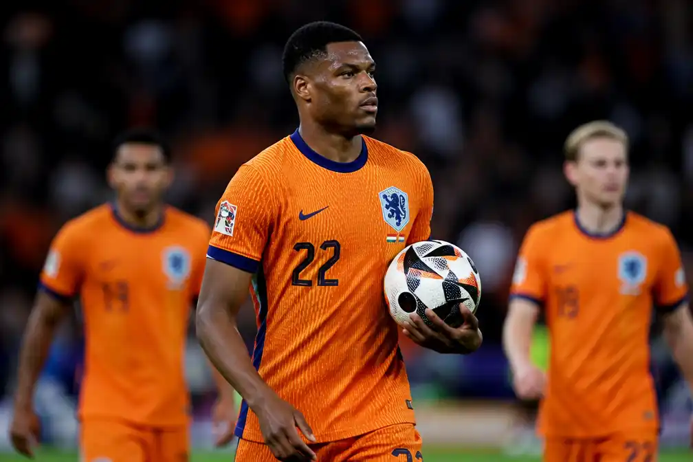 Dumfries speelt 80ste interland en passeert Kluivert, Bergkamp, Van Bommel en De Vrij