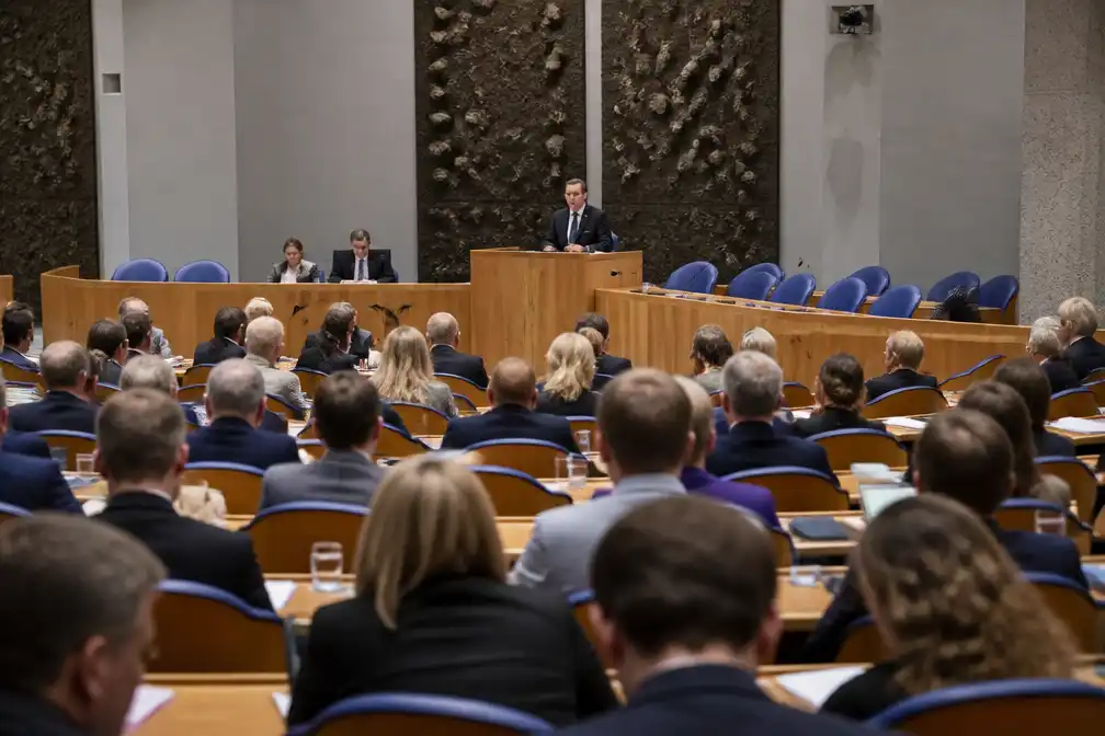 Kamervoorzitter Van Campen belegt extra vragenuur om onbeantwoorde vragen