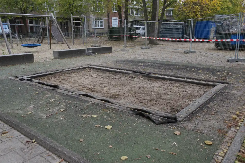 Amsterdam haalt twee ‘onveilige’ trampolines uit speeltuin