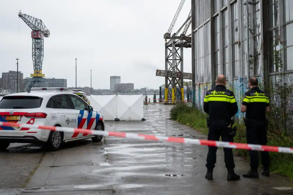 Rechtbank Amsterdam verlengt hechtenis verdachte dodelijke schietpartij NDSM-kade
