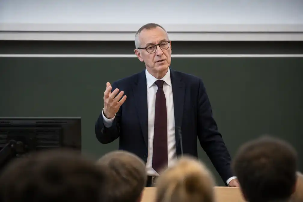 Frank Vandenbroucke geeft openingscollege politieke wetenschappen aan UGent na uitstel