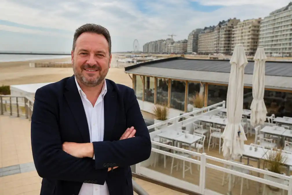 Het Witte Paard in Blankenberge voegt strandbar toe naast revuetempel en hotels