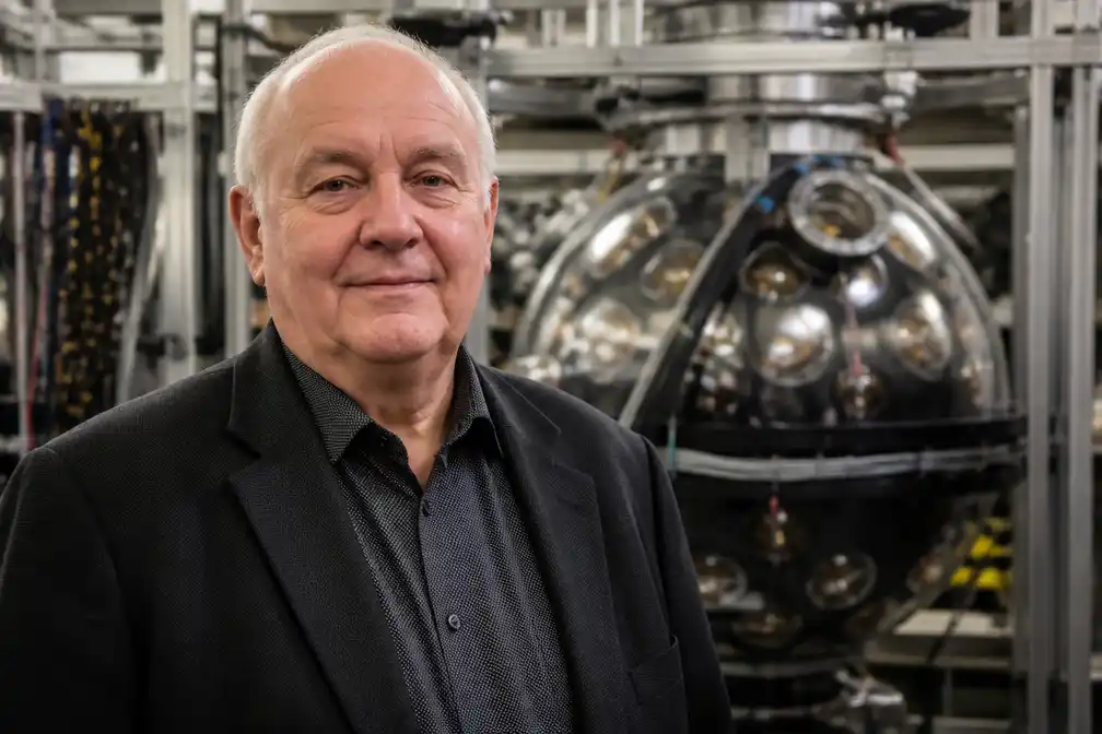 Belg Francis Halzen (82) wint Nobelprijs voor Natuurkunde 2026