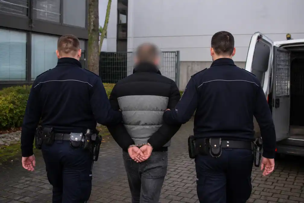 Almelose verdachte (42) wordt in Duitsland berecht om dood Nederlander in Rees