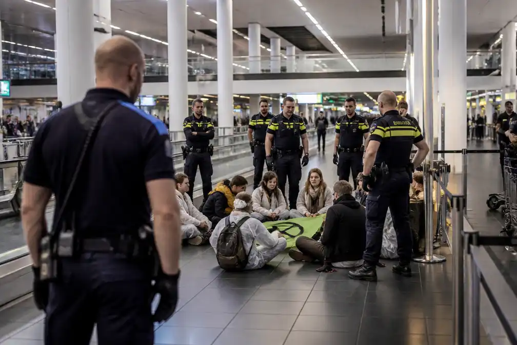 Schiphol beraadt zich op nieuwe stappen tegen Extinction Rebellion
