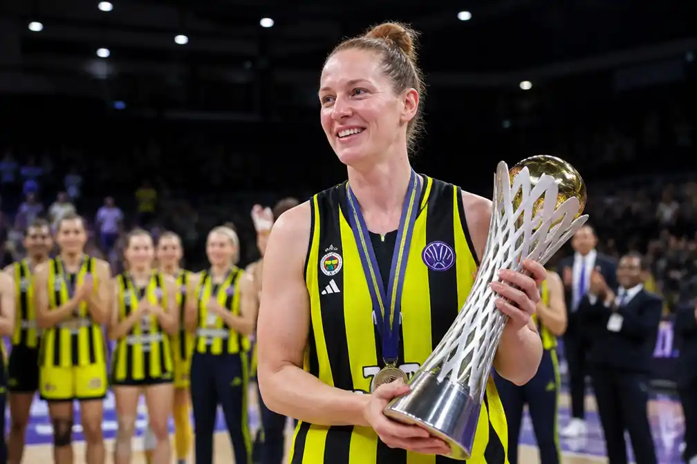 Fenerbahçe klopt Mersin met 79-71 voor derde Europese Supercup, Meesseman is MVP