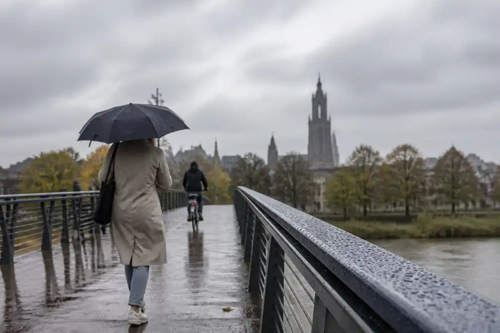 Flinke buien maken einde aan nazomer, koeler en regenachtig weer op komst