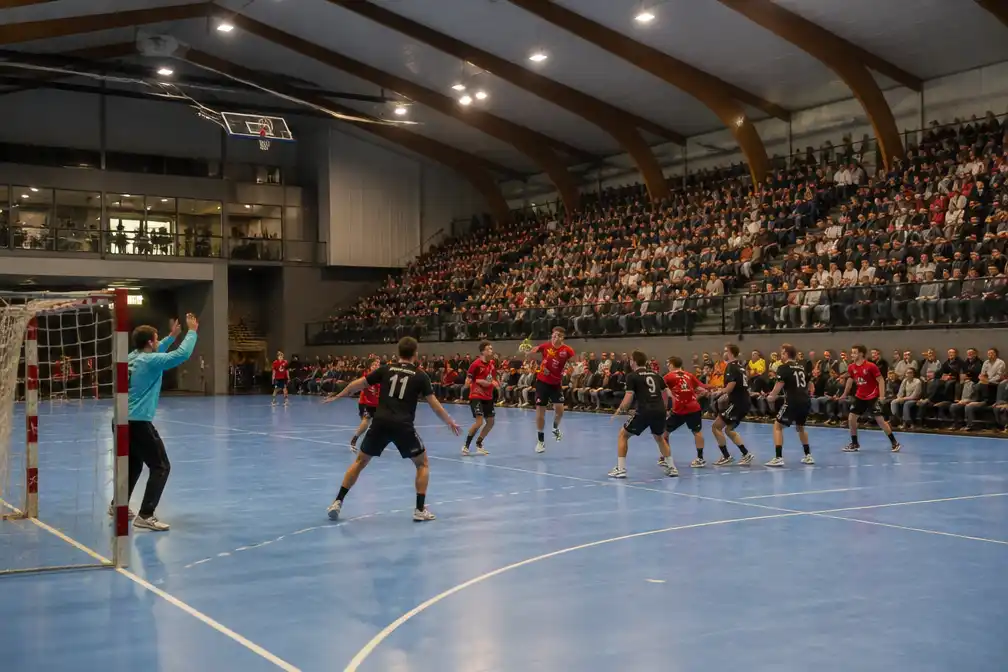 Apolloon Spurs mikt op 2.050 supporters bij jubileummatch op 17 oktober