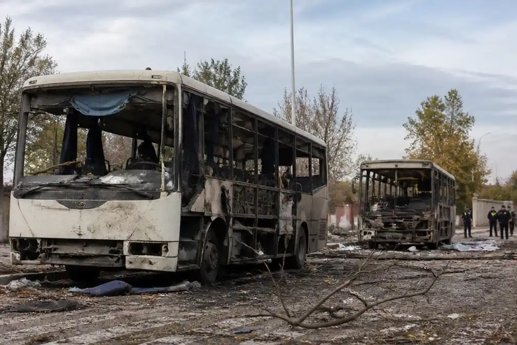 Minstens dertig doden bij Russische aanval op bussen in Kramatorsk