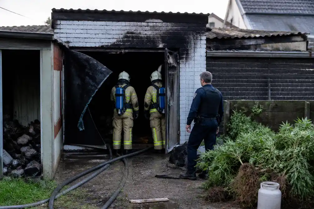 Brand in Genk onthult cannabisplantage: twee arrestaties