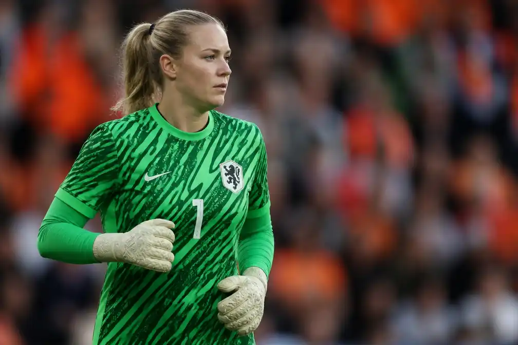 Keepster Femke Liefting ziek en afwezig tegen Hongarije, Van Eijk in selectie