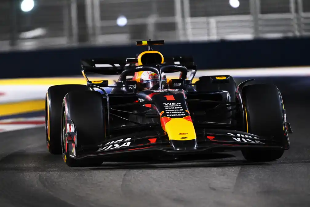 Verstappen jaagt op polepositie in sprintkwalificatie in Singapore