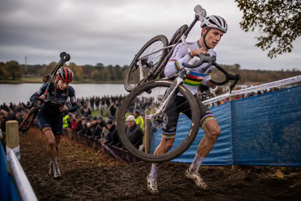 Veldritseizoen begint met vragen over Van der Poel en Van Empel