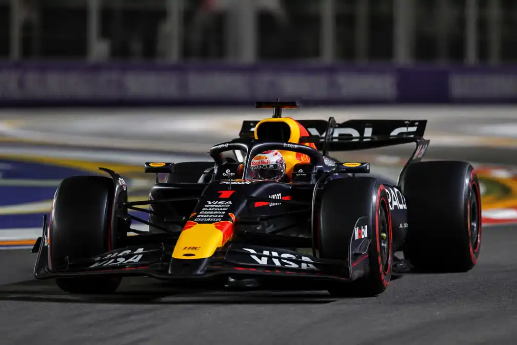 Verstappen pakt pole voor sprintrace bij F1 GP van Singapore in bloedhitte