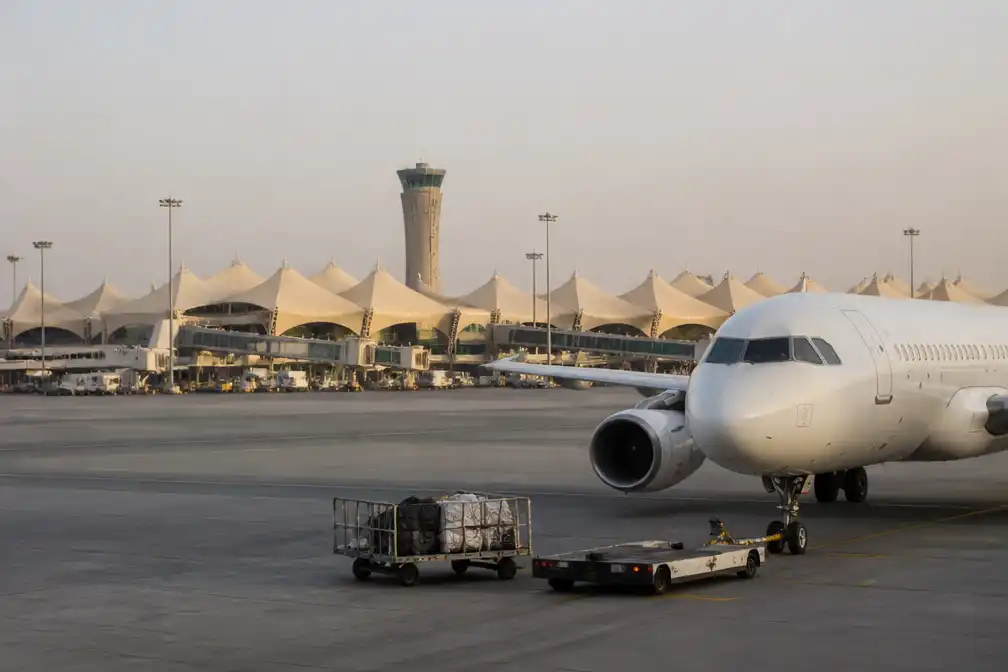 Luide knallen te horen op luchthaven van Riyad