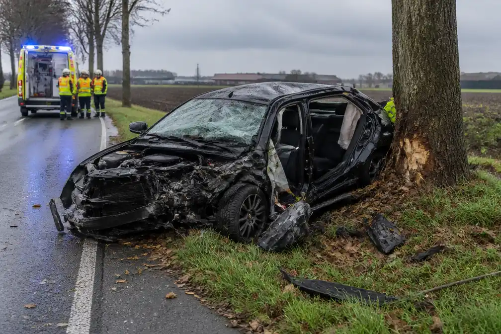 Negentienjarige vrouw sterft, baby van vier dagen gewond bij ongeval in Hooglede