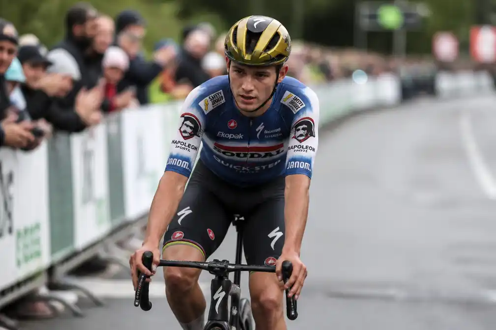 Evenepoel vierde in Ronde van Lombardije, op 1'20" van Paul Seixas