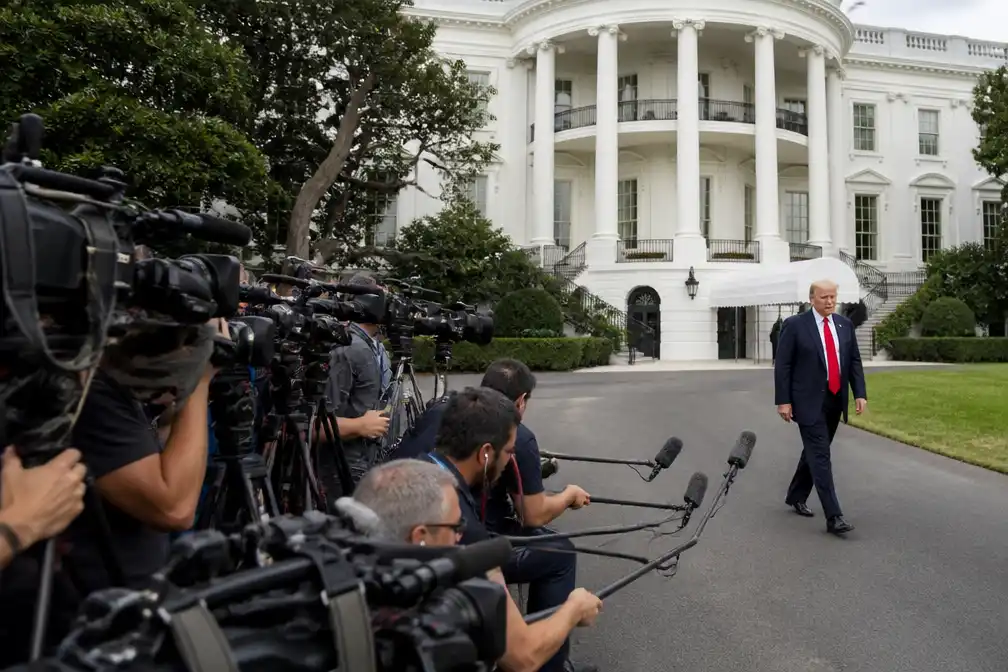 Justitie VS onderzoekt vijf tv-zenders na stopzetten Trump-berichtgeving
