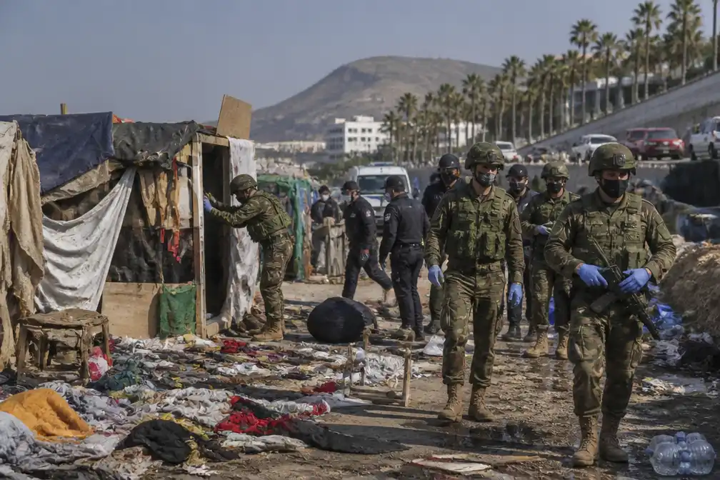 Spanje ontruimt laatste grote migrantenkamp in Ceuta voor koninklijk bezoek