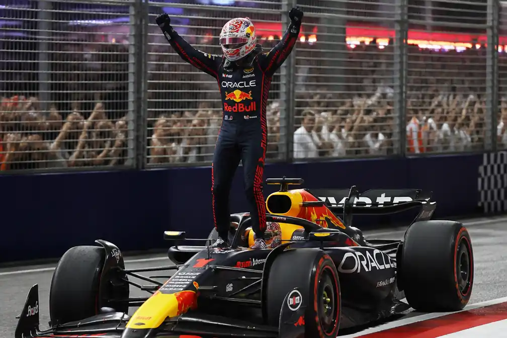 Verstappen wint voor het eerst Grote Prijs van Singapore in zijn 250e F1-race