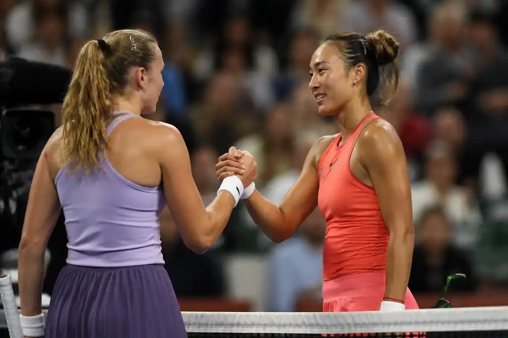 Zheng Qinwen wint China Open en pakt eerste WTA-titel in bijna twee jaar