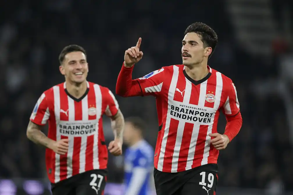 PSV en Feyenoord winnen met 2-0, Ajax morst punten tegen NEC