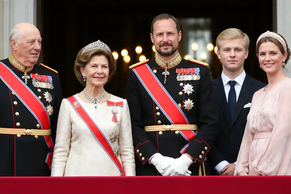 Koningin Sonja niet langer vermeld als lid van Noors koninklijk huis