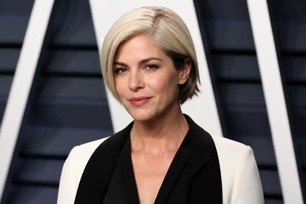 Selma Blair opgepakt na vermeend incident tijdens vlucht naar New York