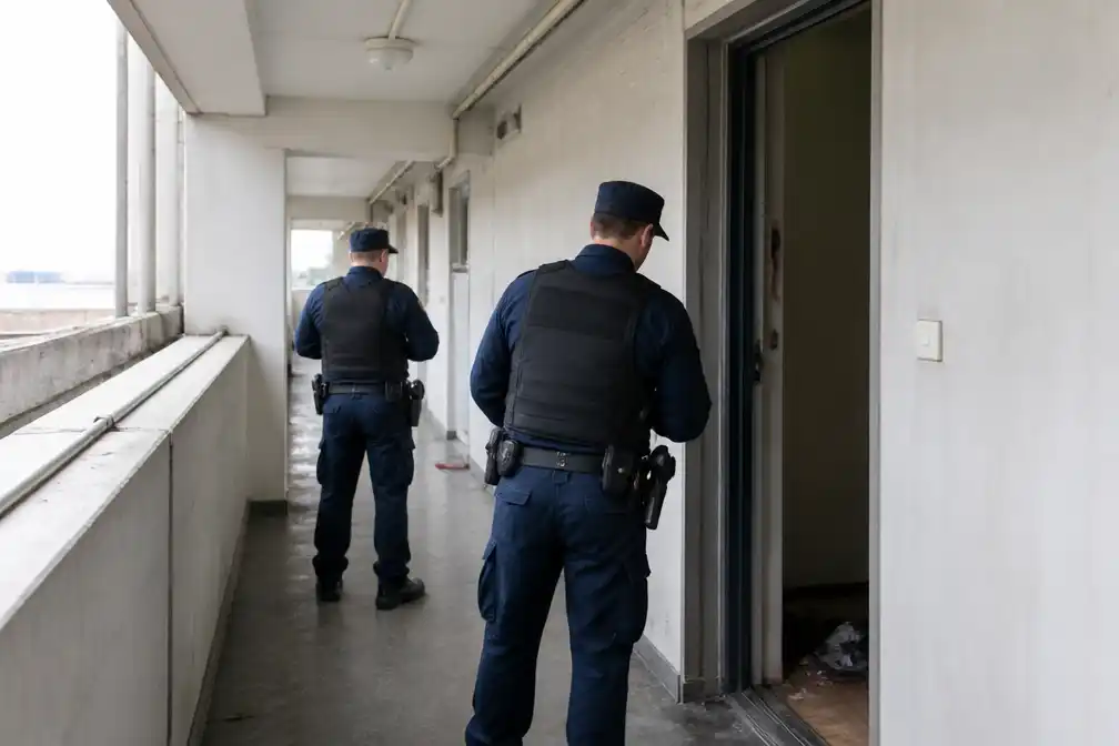 Woonhaven en politie controleren leegstaande flats op het Kiel op krakers
