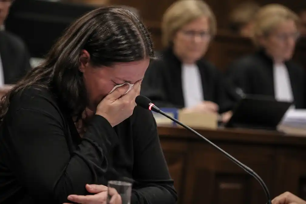 Moeder van Dean (4) getuigt in tranen op assisenproces over dood kleuter