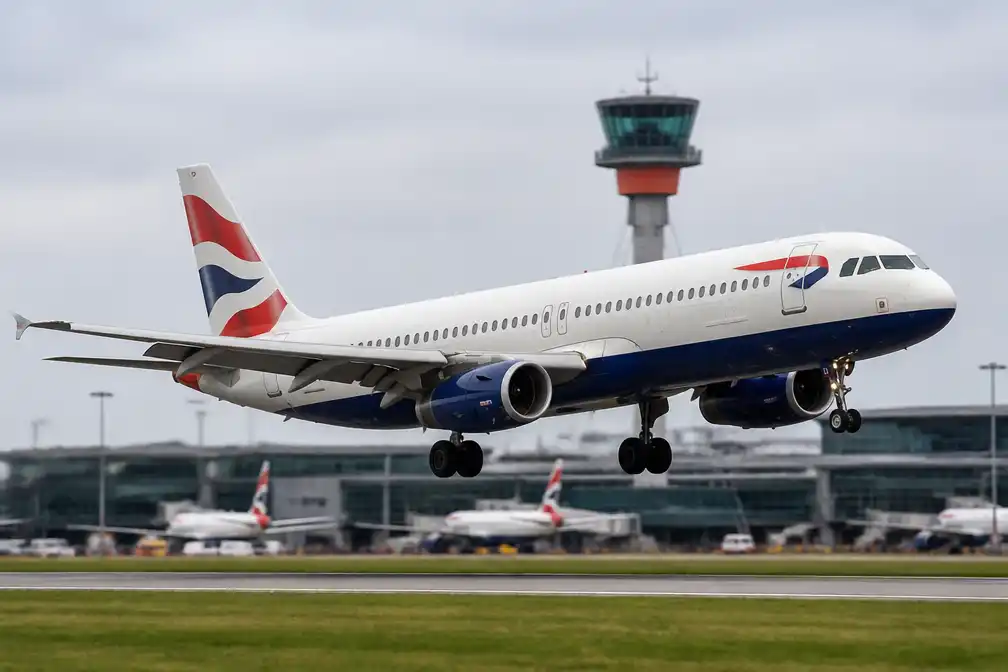 BA-vlucht van Gatwick naar Portugal keert terug na melding over gebarsten ruit