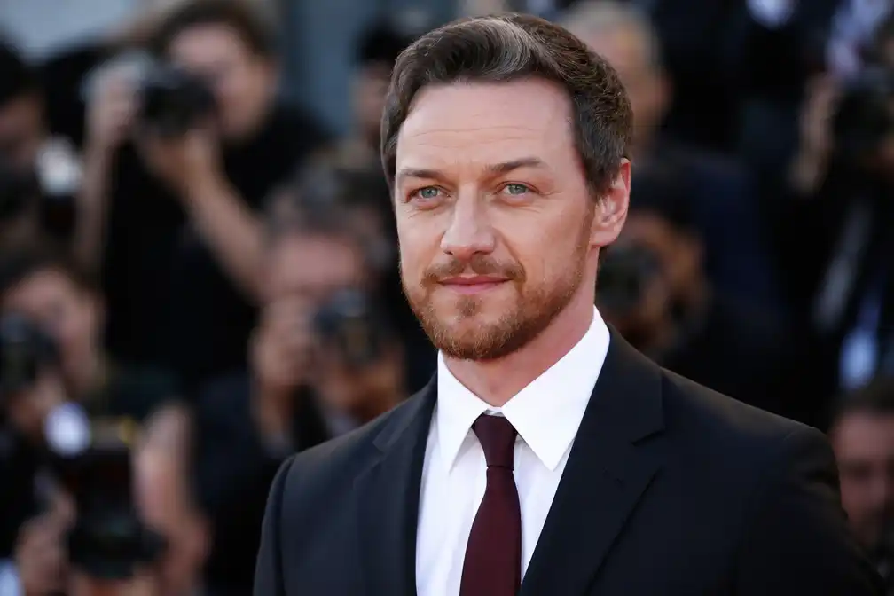 James McAvoy zegt gepest te zijn op eerste draaidag Band of Brothers