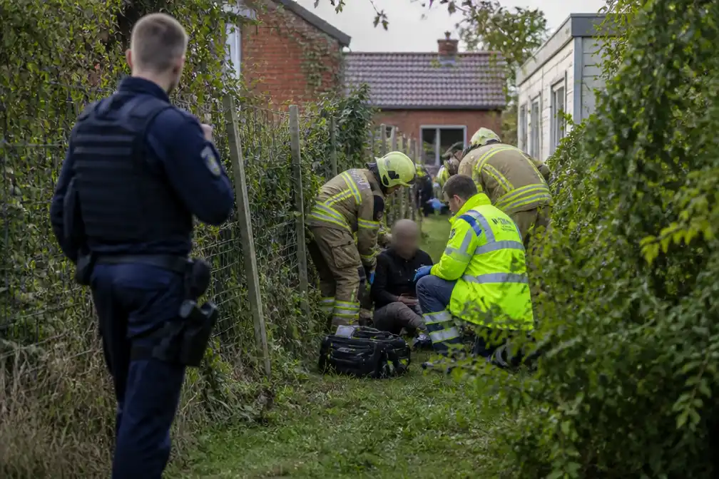 Hulpdiensten bevrijden uitgeputte Roemeen (40) uit draden van omheining in Houthulst