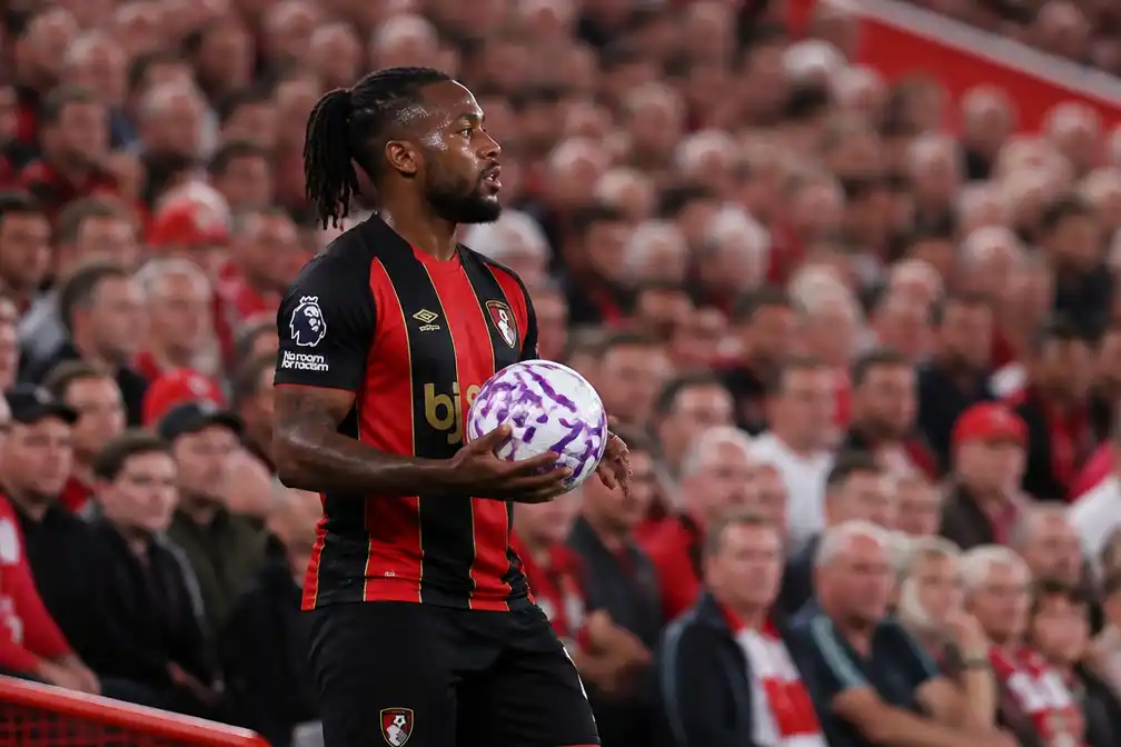 Liverpool-supporter ontkent racistische belediging van Bournemouth-speler Semenyo