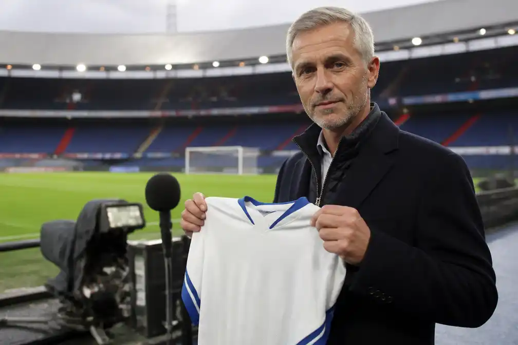 Van Wonderen neemt shirt van vader Nico Paz mee naar De Kuip voor ruil bij Feyenoord–Como