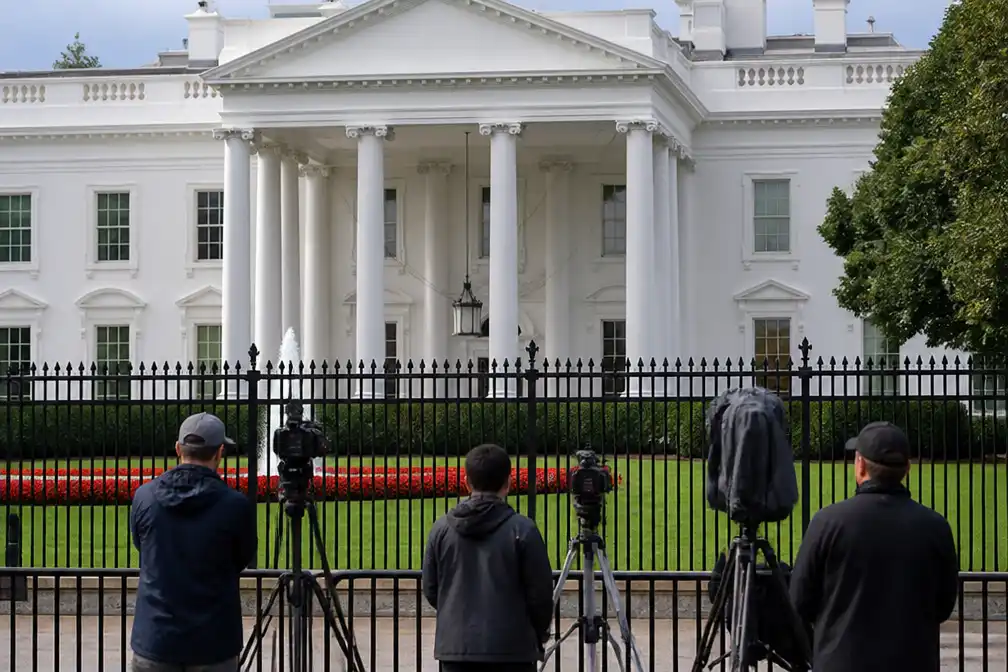 Trump-regering in beroep tegen uitspraak die CNN, MS NOW en Politico Witte Huis-toegang geeft