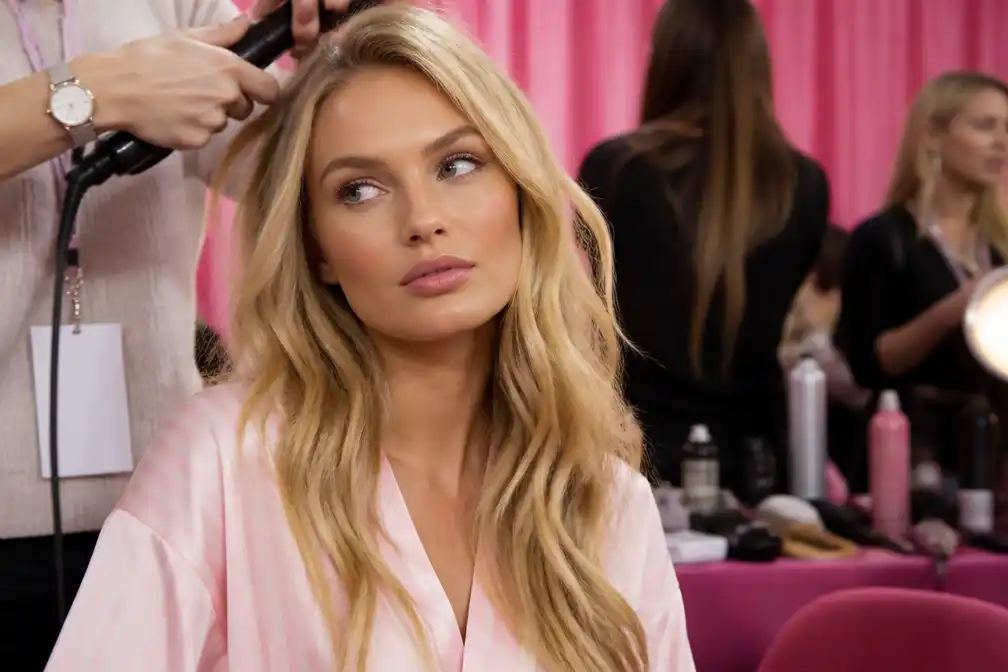 Romee Strijd niet geselecteerd voor Victoria's Secret-show; Ireland Baldwin spot ermee