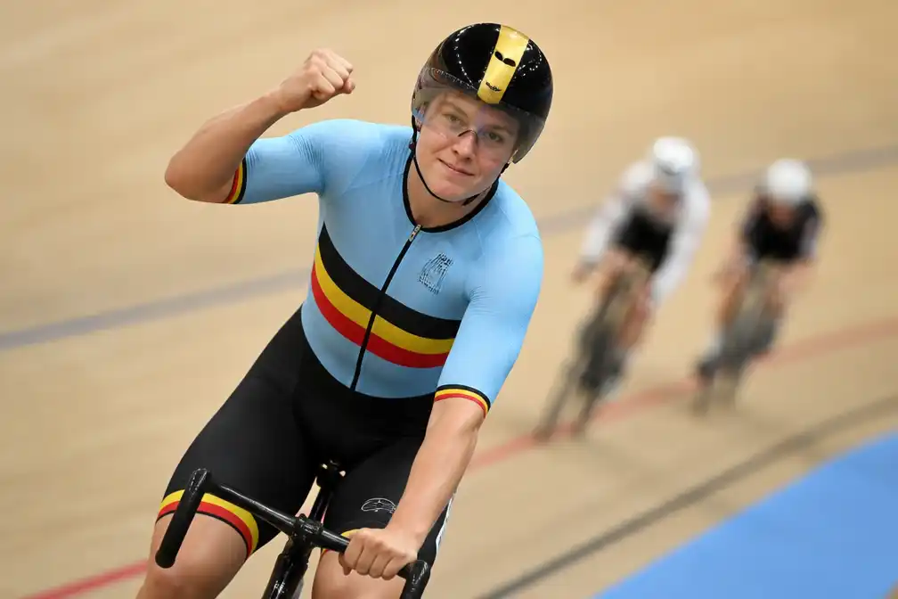 Lotte Kopecky pakt derde wereldtitel in afvallingskoers op WK baanwielrennen