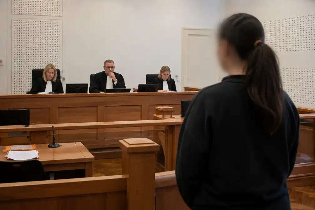 Vrouw uit Schaarbeek krijgt 160 uur werkstraf voor diefstal met geweld in Diksmuide
