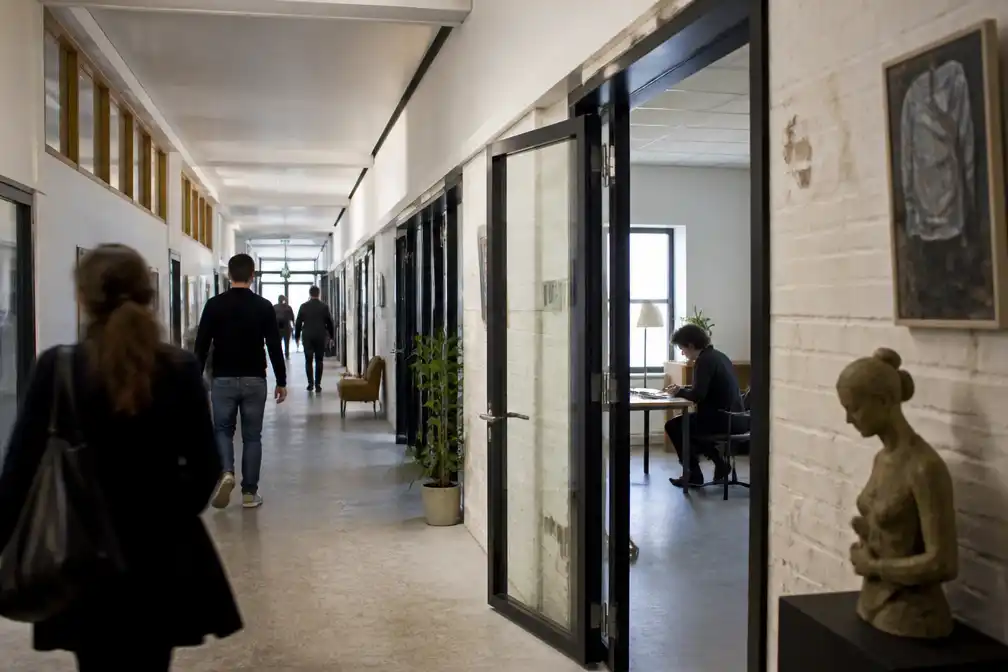 Oud Financiëncentrum in Brugge tijdelijk ingenomen door ondernemers, kunstenaars en kerk