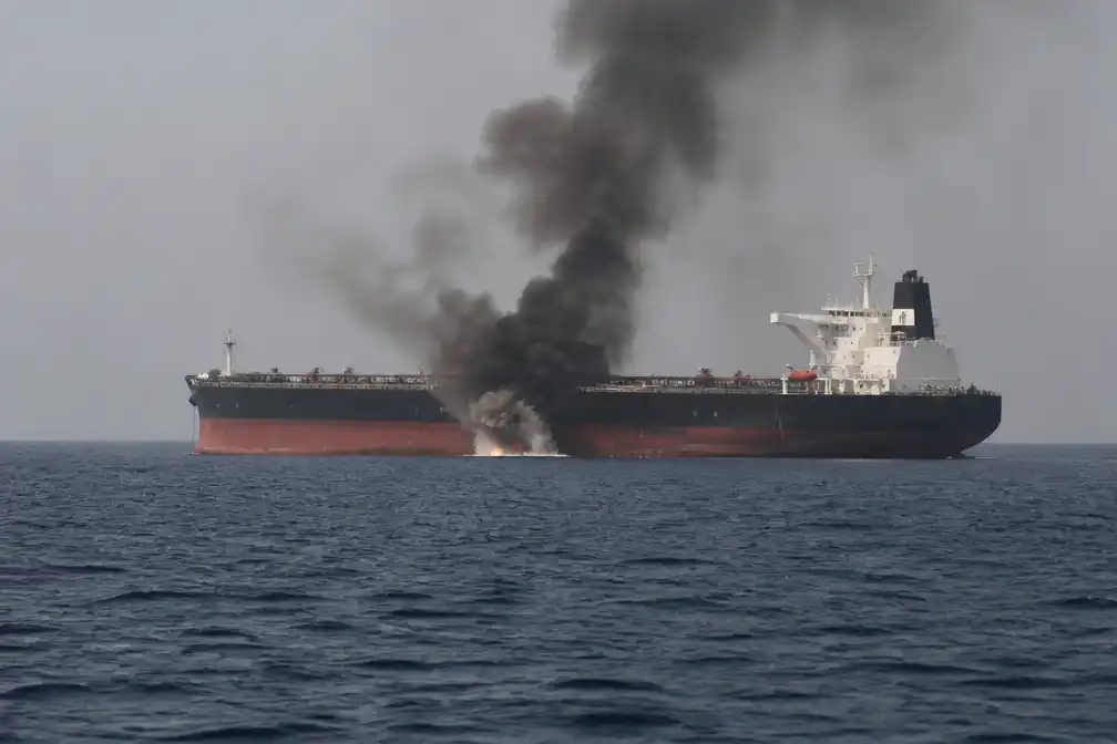 Iraanse Revolutionaire Garde: tanker ontploft na aanvaring met zeemijn in Straat van Hormuz