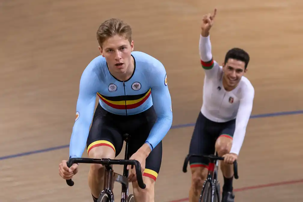 Fabio Van den Bossche pakt zilver in omnium en mikt met Lindsay De Vylder op verlengd goud