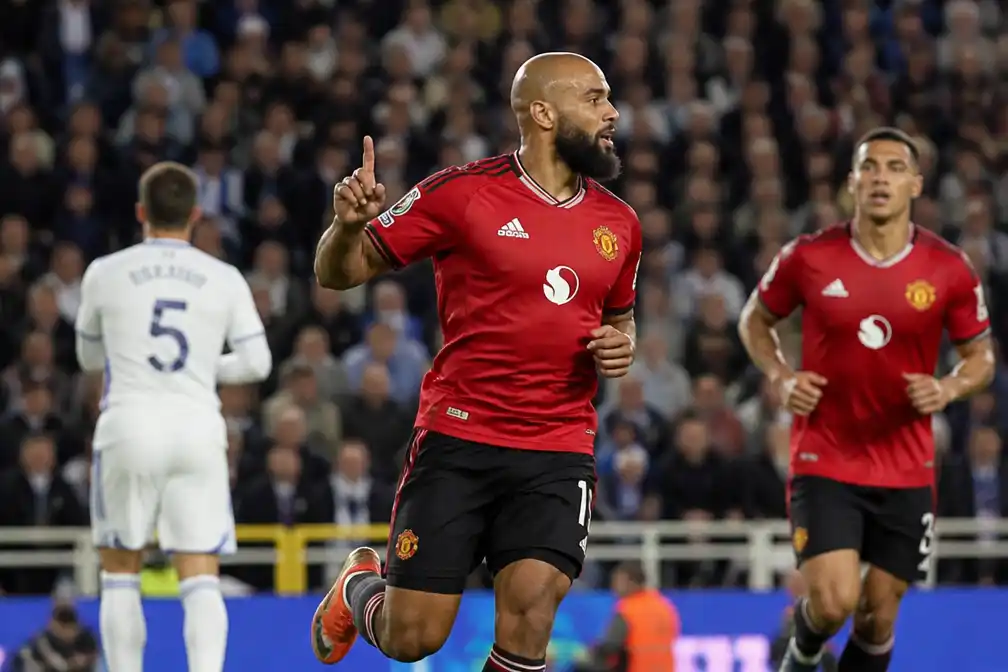 Mbeumo zet Manchester United op voorsprong bij Leeds op aangeven van Tielemans