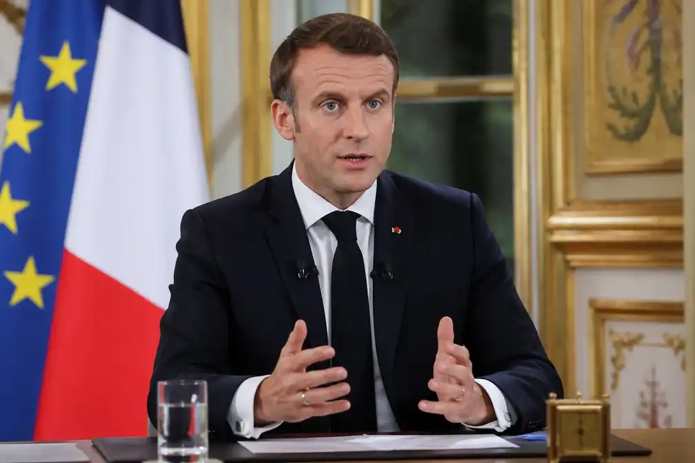 Macron veroordeelt Franse relschoppers: 'Niets kan dit uitleggen, er is geen excuus'