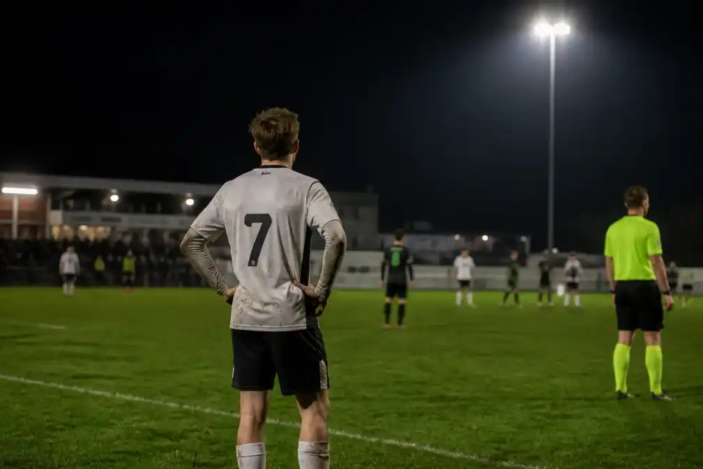 Vrijwilliger schakelt per ongeluk licht uit en kost THES Sport een goal tegen Cercle Brugge