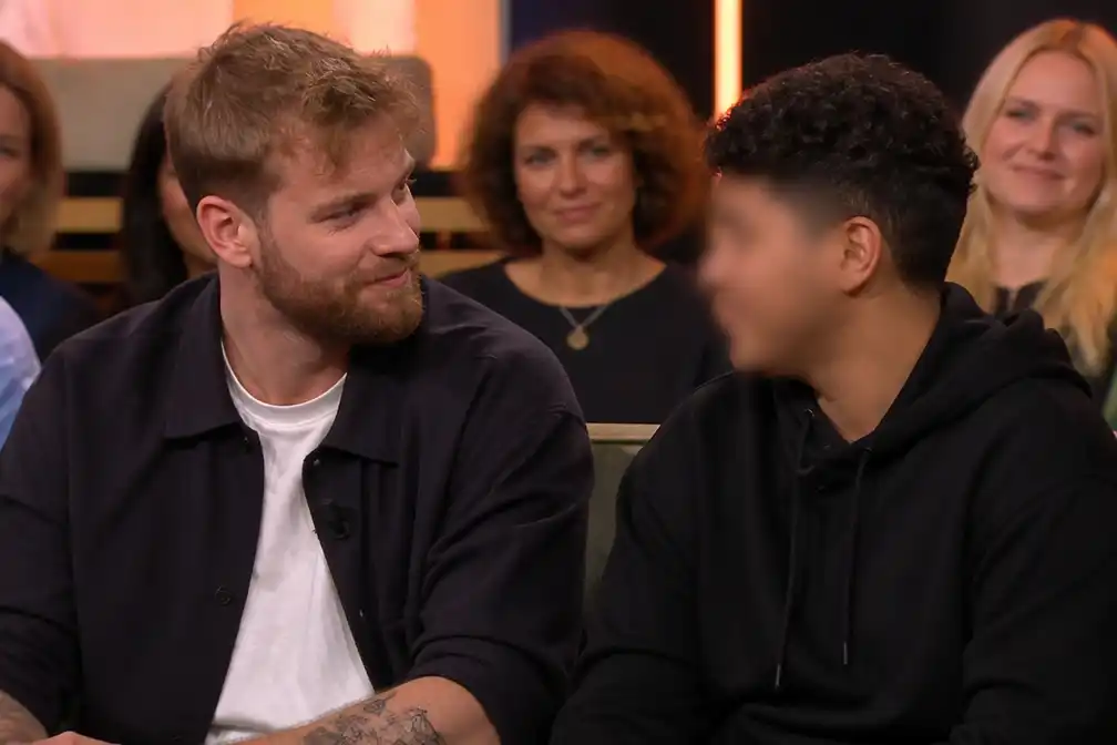 Tim Hofman herenigd met Nemr uit BOOS-documentaire Terug Naar Je Eige Land